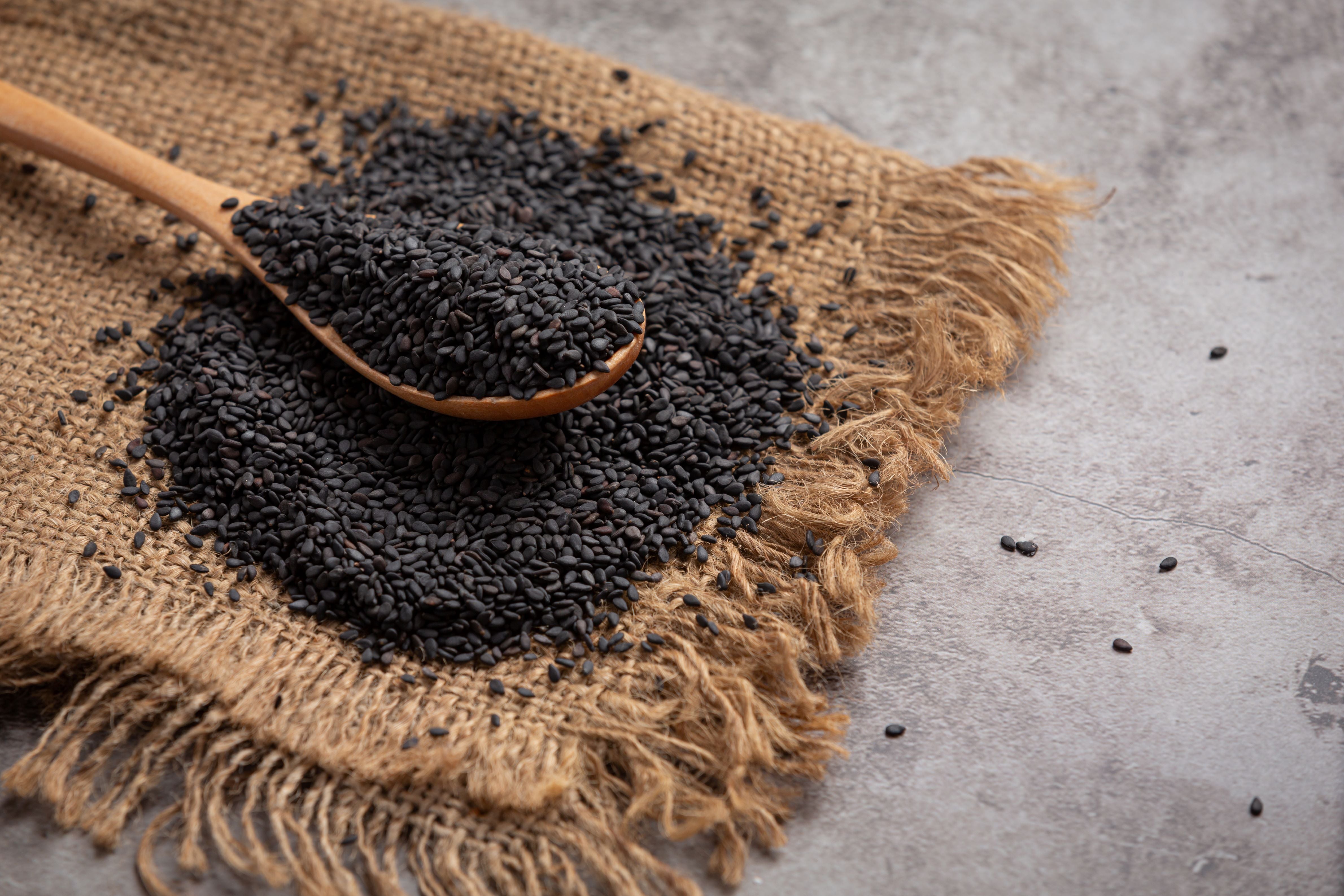 Kalonji Benefits Risks and How to Use Welzo