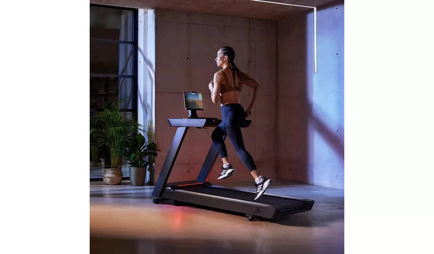 Бягаща пътека (Adidas 2025 Edition) със свързана фитнес