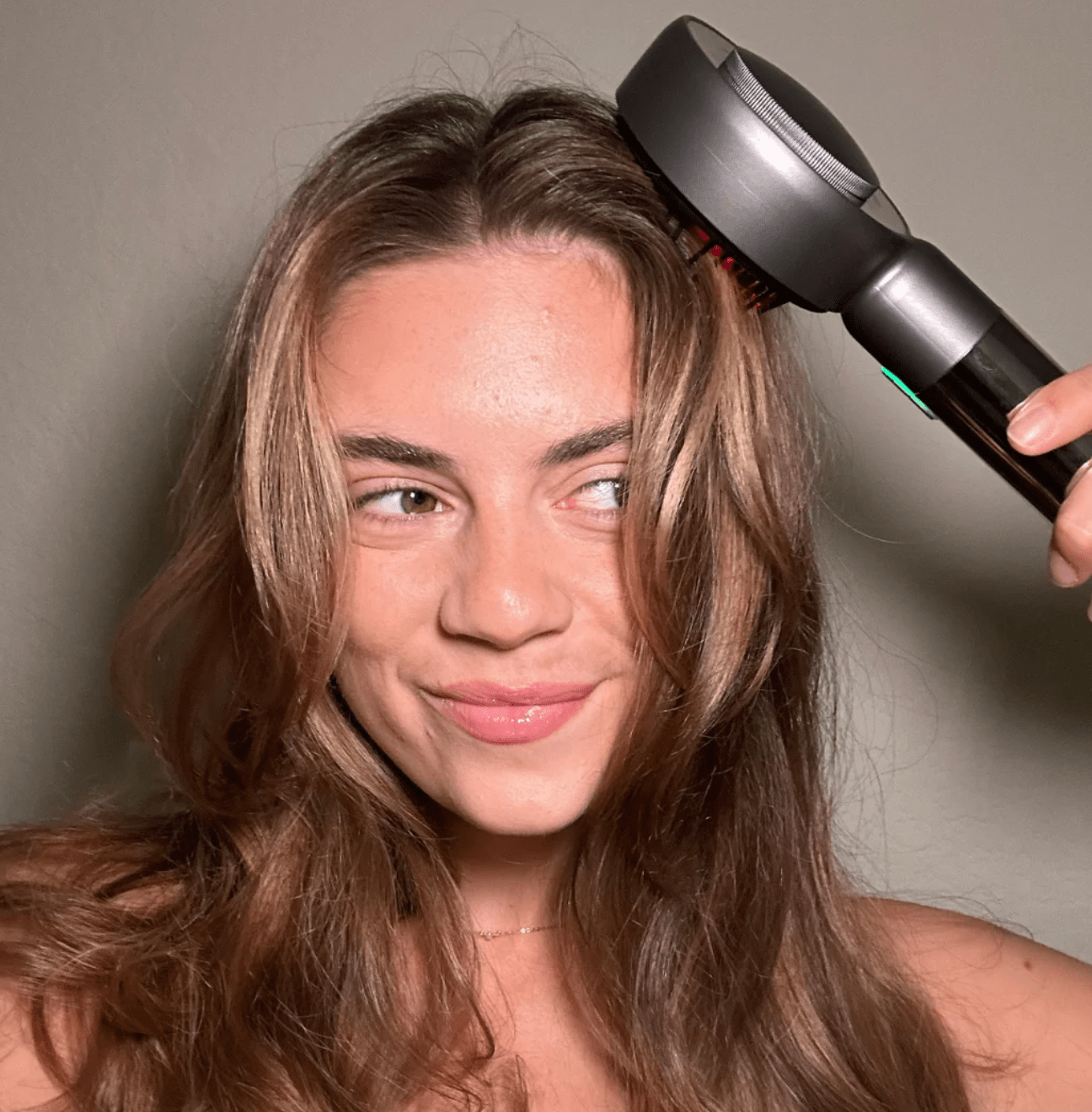 Welzo Red Light Hair Growth Brush Laser & Massager (V. 3.0)