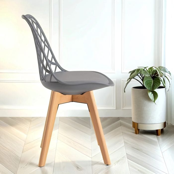 Chaises de restauration noires Ensemble de 4 - Sièges Alma Faux Leather avec jambes en bois et trappe moderne (copie)