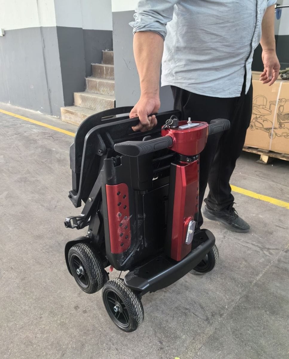 Prémiová lehká skládací skútr s odnímatelnou baterií - pouze 24 kg, rozsah 10–15 km