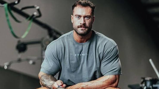 Chris Bumstead Supplements: Full Stack, Doses & Evidence