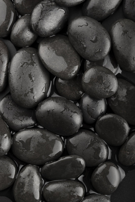 Shungite Stone: Benefits, Healing Effects and Uses - welzo