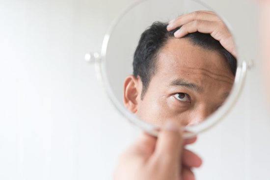 Excessive hair threads in the comb are a warning sign of hair loss.