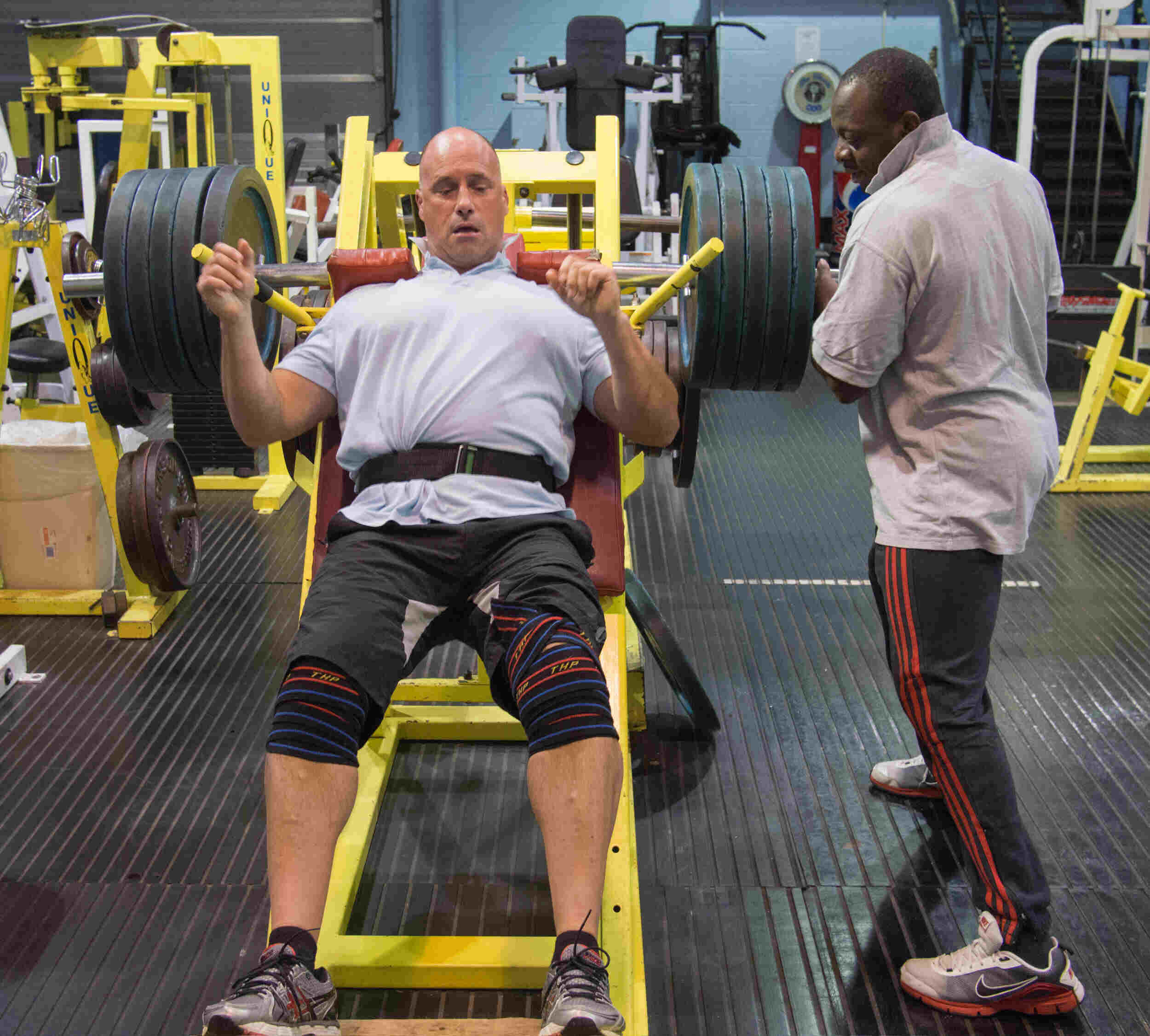 Hack Leg Hack Squat: How to Do Them Properly for Stronger Legs - Welzo