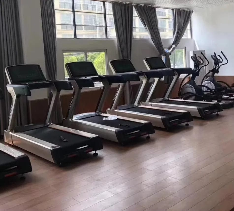 Eliterunner Pro 7000 - plně elektrický komerční běžecký pás s pokročilými funkcemi pro profesionální fitness centra