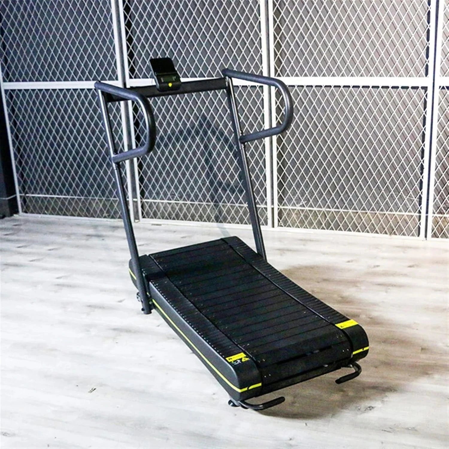 Assault Fitness Airrunner Ręczny bieżnia-zakrzywiona, niezmotoryzowana maszyna do biegania do HIIT & HOME GYM