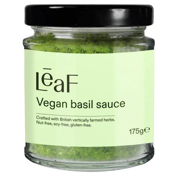 Salsa de albahaca vegana de hoja