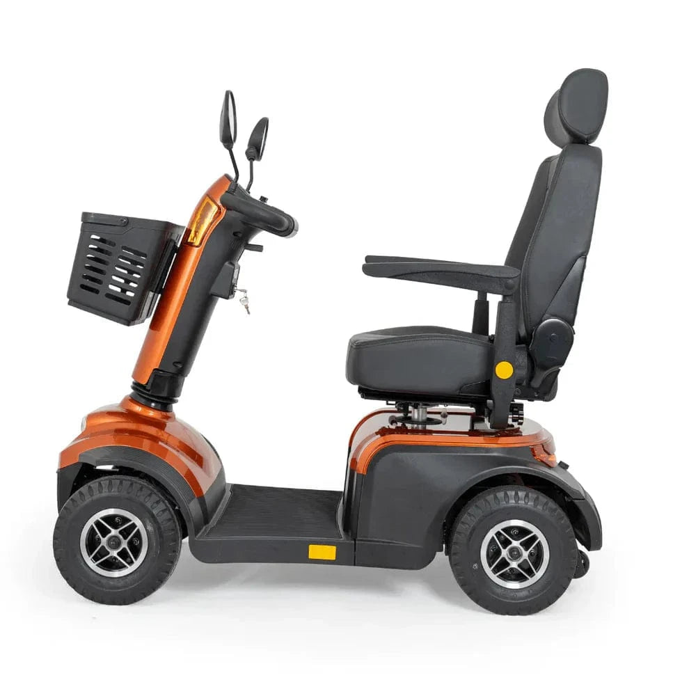 Skótor důvtipné 8 mobility-8 km / hů-legal s rozsahem 28 kilometrů, 28,3 kapacity kamene a pneumatické pneumatiky