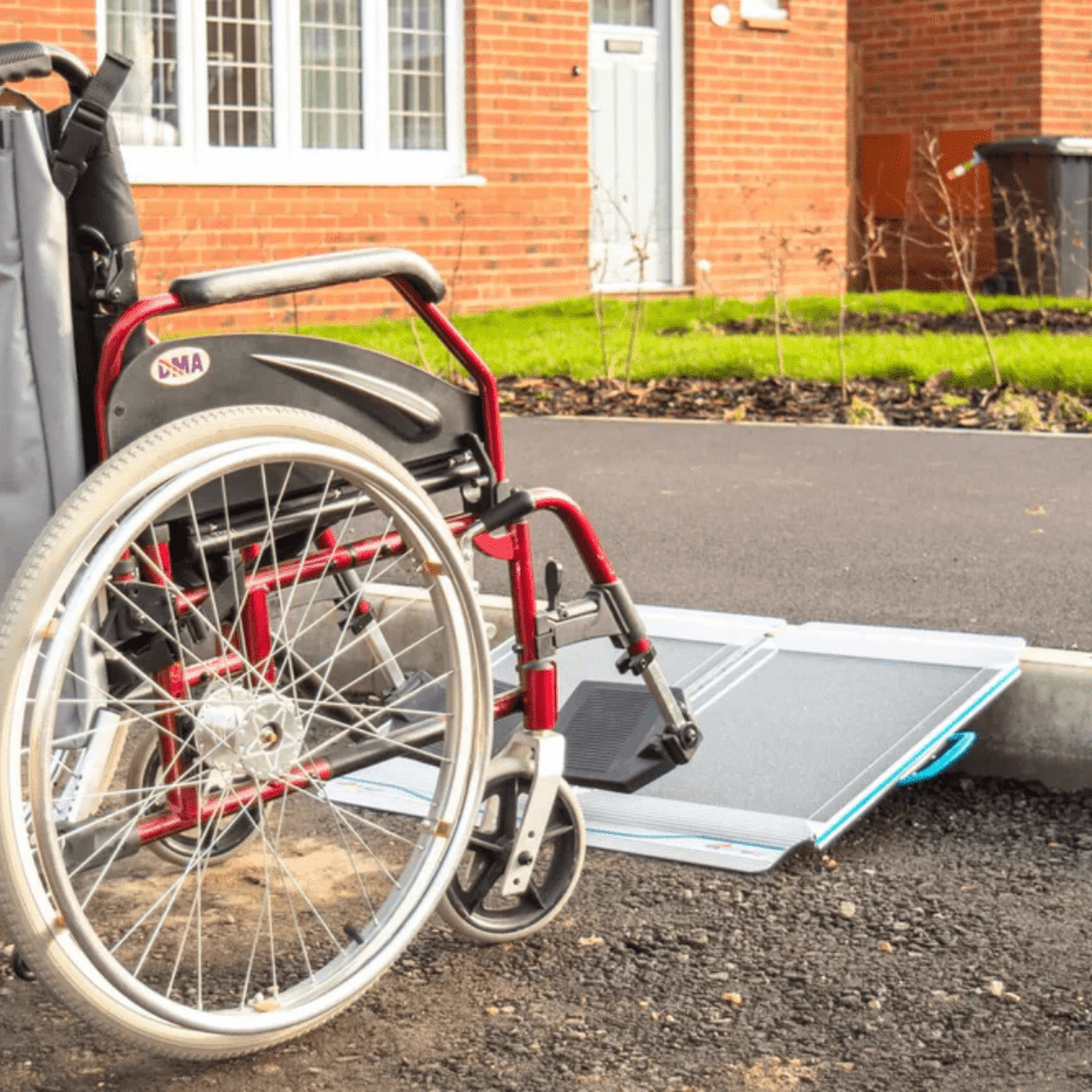 Aerolight Travel Kerb Ramp – Lightweight Portable 2ft Ramp with Bag (Up to 55 Stone)