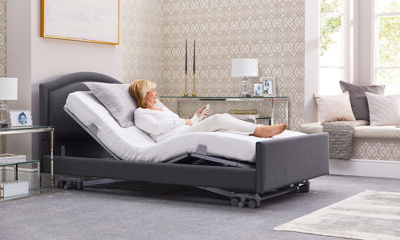 Solo -Komfortprofilierungsbett - Ultra niedrig einstellbares Elektrobett mit Autoregression für Demenz und häusliche Pflege (bis zu 33 ¾ Stein)