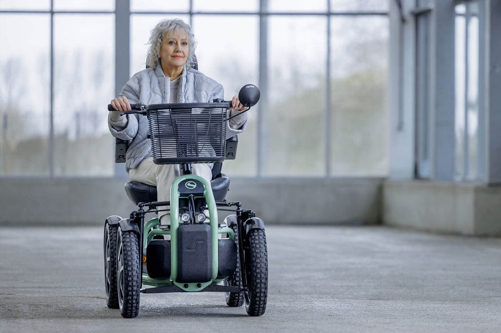Scoozy S800 8 mph All-Terrain Lithium Mobility Scooter-31 mil rozsah