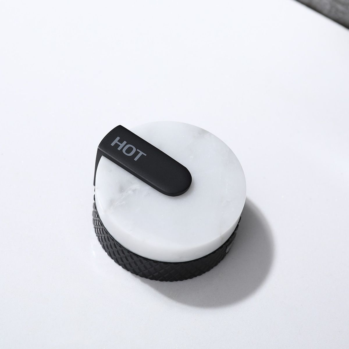 Fino Stone Regalmontierter schwarzer gebogener Wasserhahn mit doppelten Marmorgriffen