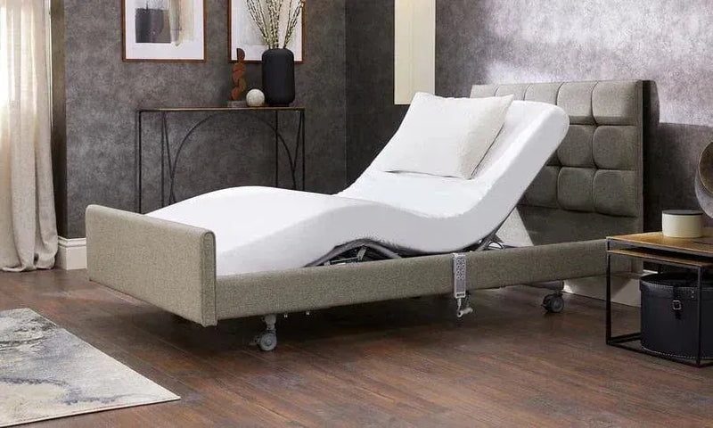 Cama de perfil eléctrico tapizado de confort de Signature - Cama de atención domiciliaria ajustable con cabecera y control de altura personalizado
