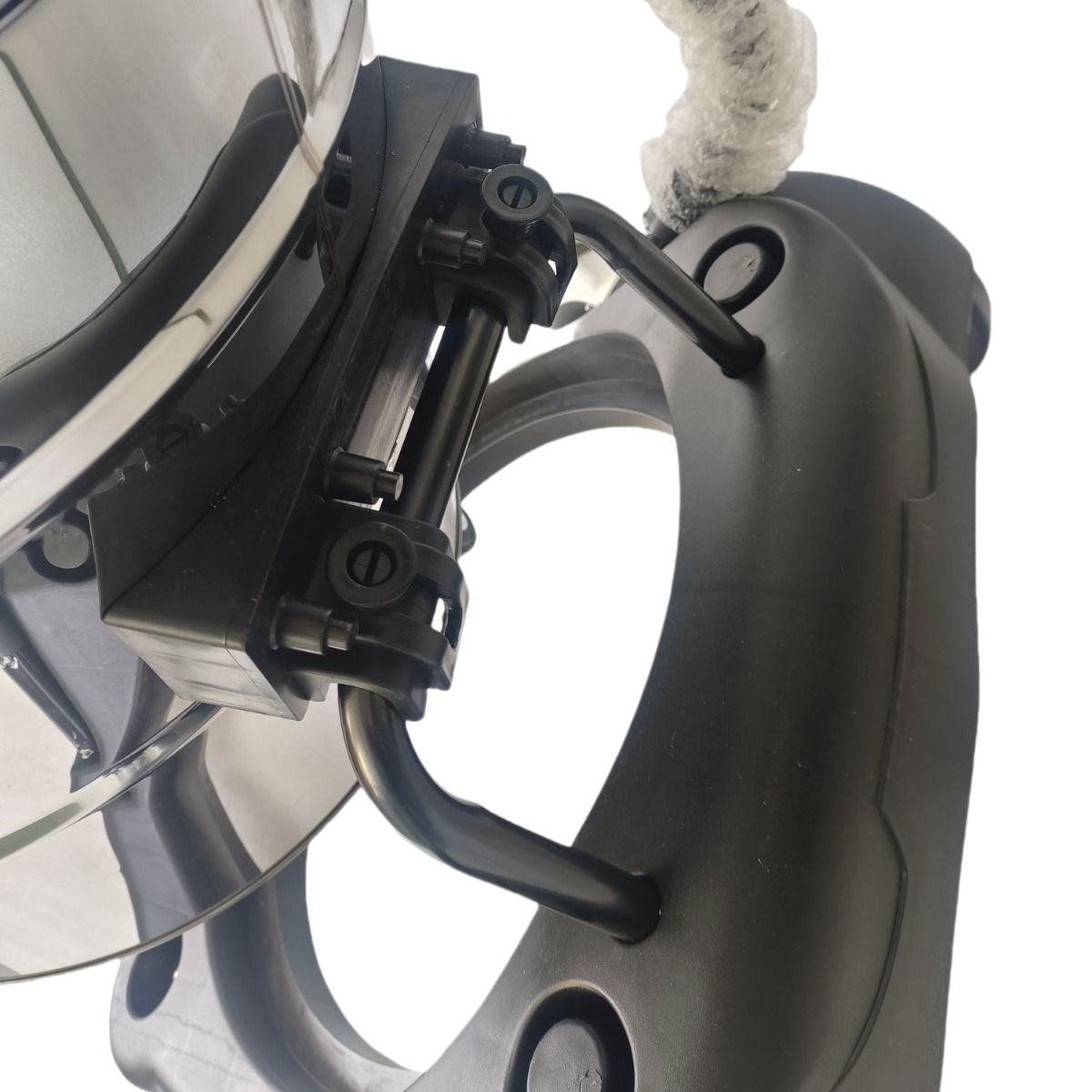 15 PS 420 cc 102 mm Benzin-Holzhäcksler und Häcksler